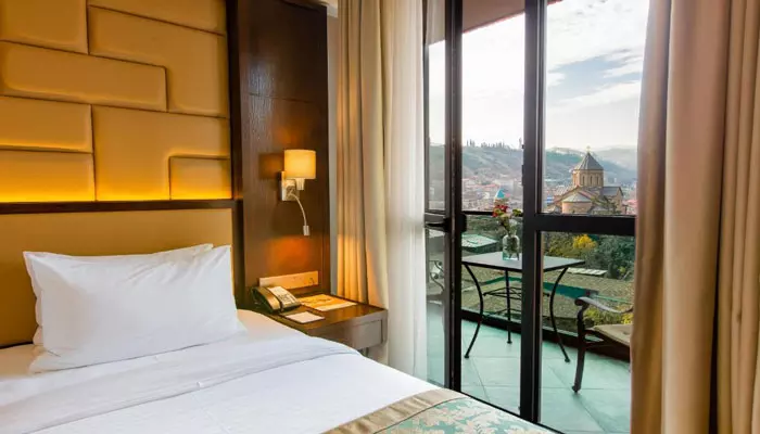 هتل کی ام ام تفلیس