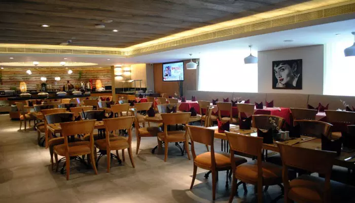 هتل ورسیلز بای ویراس دبی